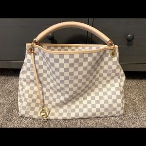 Louis Vuitton Artsy MM